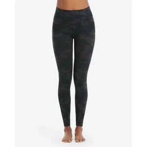 Spanx Look at Me Now Seamless Leggings in Black Camo Size XL Slimming FL3515